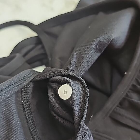 Lululemon Womens Sz 6 No Limits Tank Top Black Active Wear Built in Bra - Picture 3 of 8